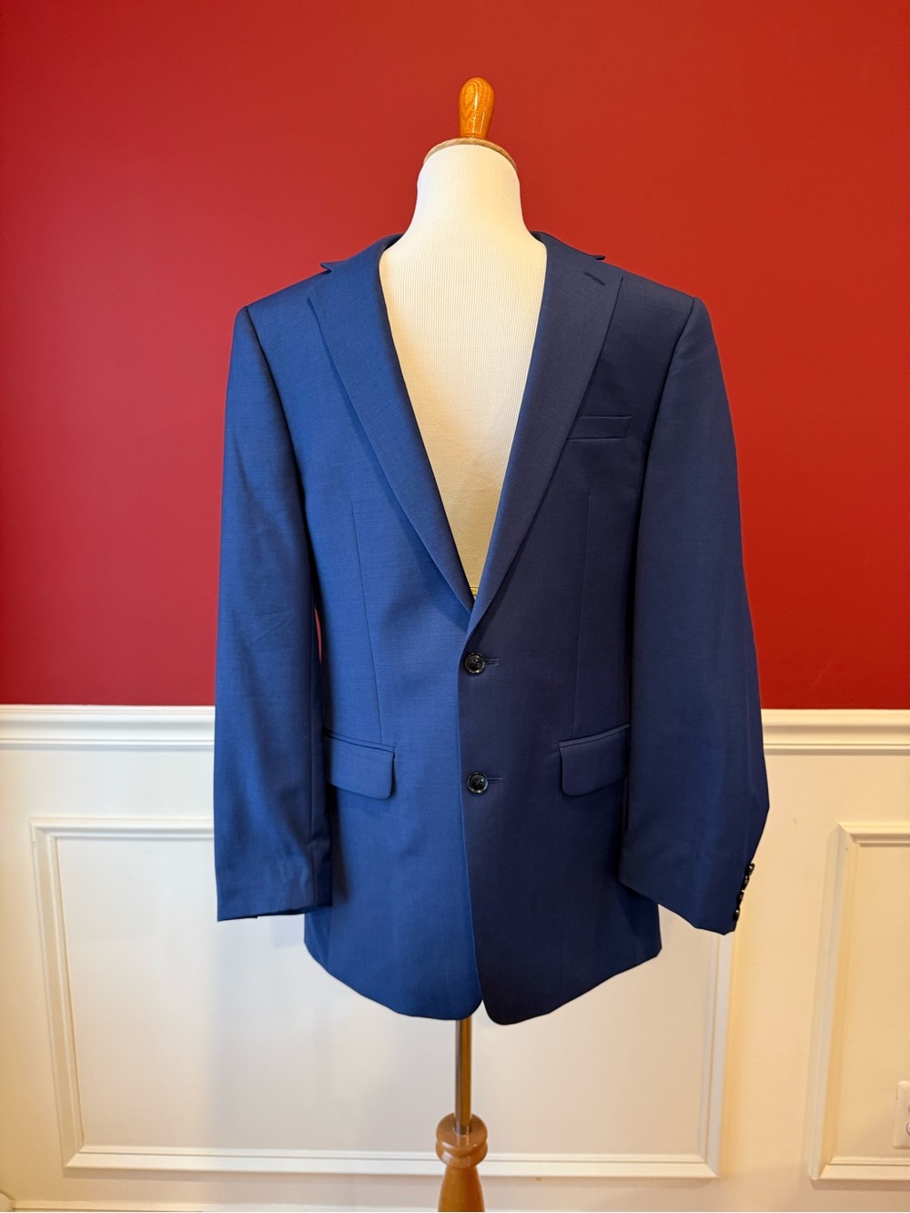 Calvin Klein Slim Fit suit jacket in blue. Beautiful color and cut. 42L.